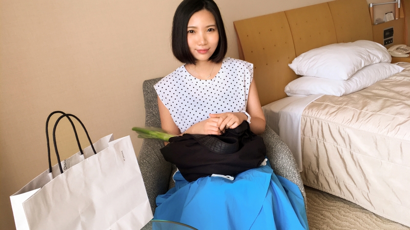 パチ屋の看板娘が初脱ぎ。29歳カウンター店員ゆいかの禁断初撮り。