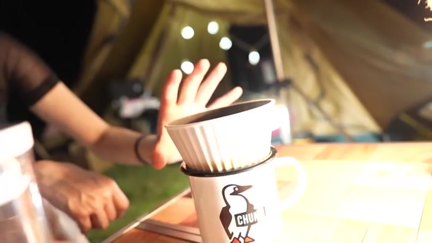 大自然でヤリ放題！初対面ナースの感度が良すぎて、テント内が水没するほどの大噴射w