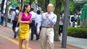 27歳・現役若奥様の裏の顔。池袋でナンパした品格セレブが、カメラの前で理性を捨てて中出しをねだる衝撃映像