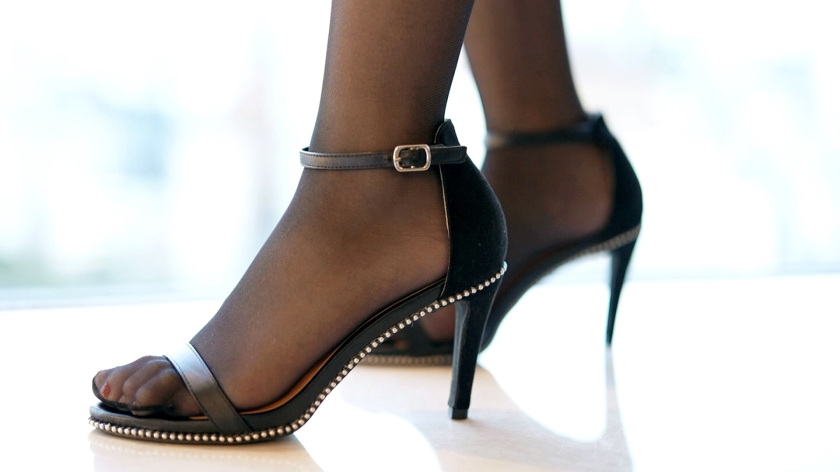 前作超えのド変態化！撮影の快感に溺れた元グラドルが自ら志願した、ローションまみれの肉欲痴女