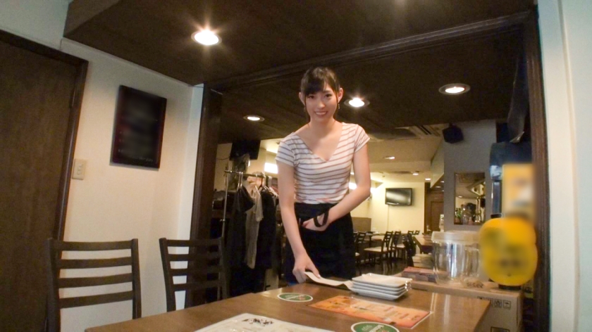 中野のカフェバーで噂の激カワ店員を突撃！21歳の現役看板娘・美谷朱里、完全ガチの出演交渉。