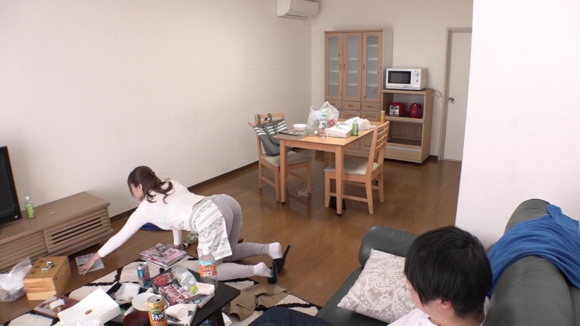 掃除の手を止めさせて即中出し！家事代行スタッフの巨大尻を揺らす杭打ちピストン20連発